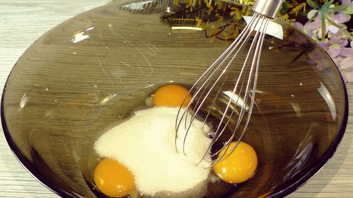 Как испечь идеальный пирог на кефире: простое лакомство к чаю