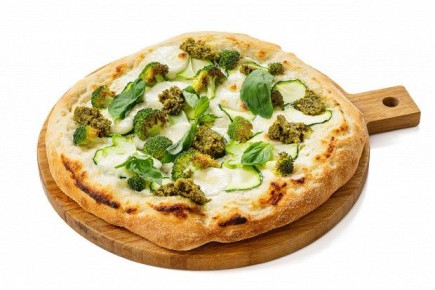 Домашняя пицца с брокколи и песто