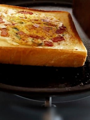 Яйцо в дырке: простой и вкусный завтрак на любой вкус