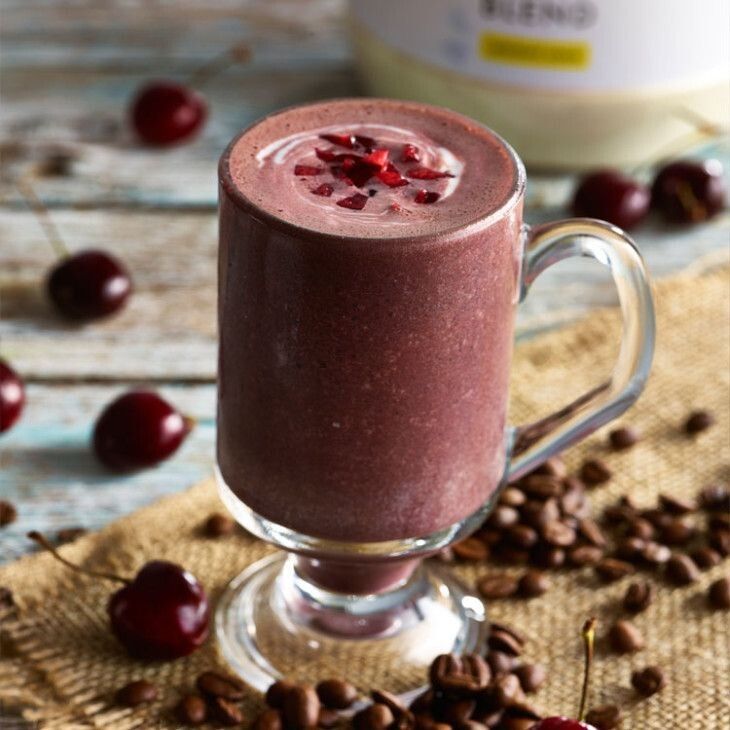 Летний взрыв вкуса: кофейный милкшейк с ягодами освежит и зарядит