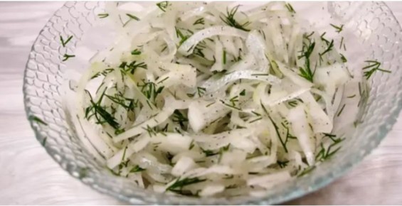 Как легко справиться с луковыми слезами и создать идеальную закуску