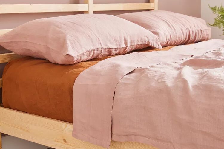 Почему стоит стирать новые простыни: взгляд экспертов