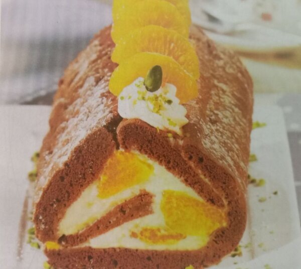 Фисташковый рулет со сливками и мандаринами: простой способ удивить гостей