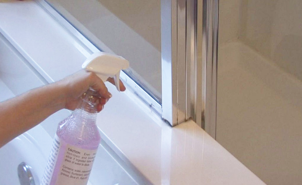 Как навсегда покончить с плесенью в ванной: полезные советы