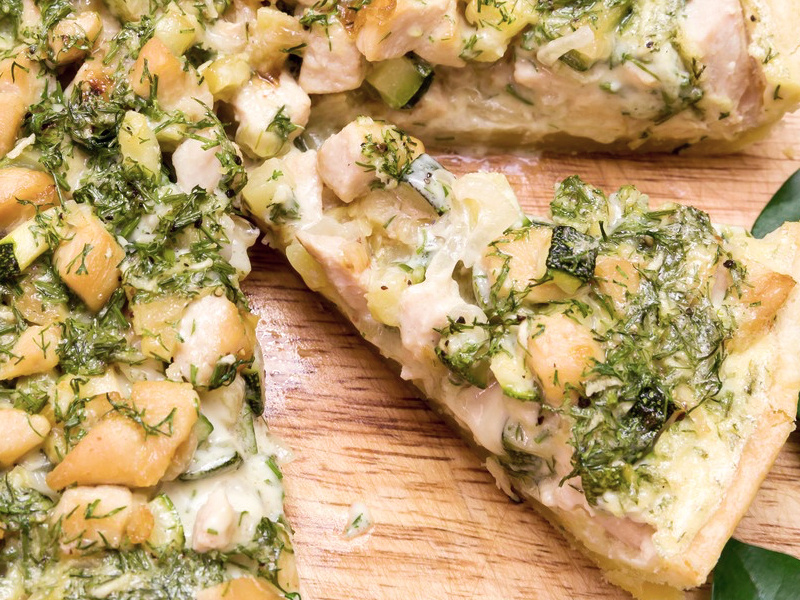 Сочный киш с курицей и цукини: просто и вкусно