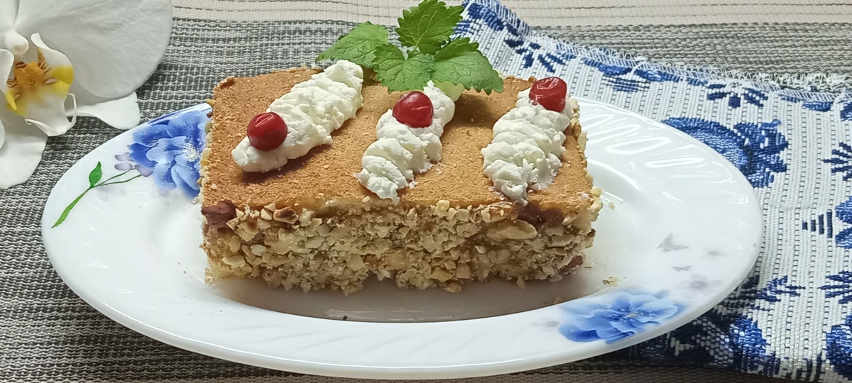 Нежные бисквитные пирожные с вареной сгущенкой