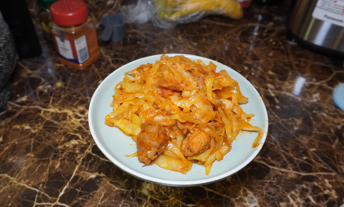 Тушеная капуста с мясом: секреты приготовления простого блюда