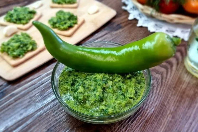Уникальная зелёная аджика: идеальный акцент к мясу