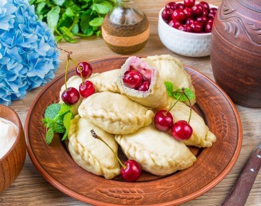 Вареники с вишней на пару