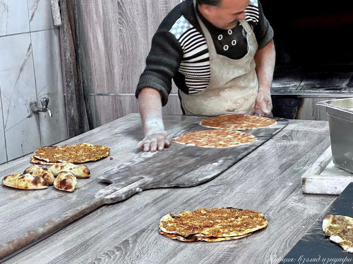 Лахмаджун: гастрономическая находка турецкого уличного фастфуда