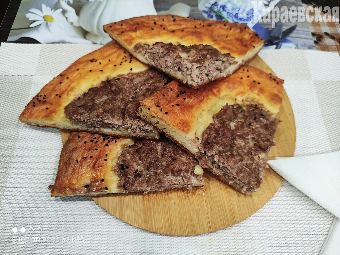 Новый уровень кето: сырный мясной пирог, который покорит ваш стол