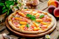 Необычная пицца с персиками и прошутто: раскройте для себя новые вкусы