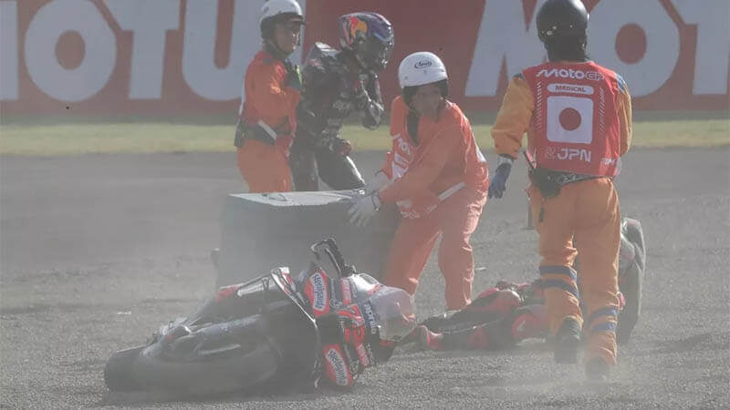 Гонщик Хорхе Мартин готовится к операции после перелома ключицы в Японии