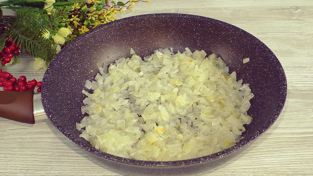 Сырой свекольный салат на сковороде: быстро, вкусно и полезно