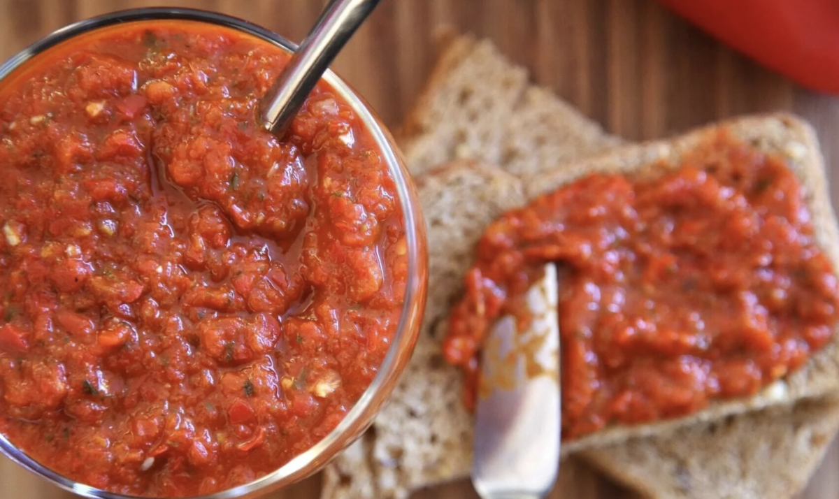 Как приготовить ароматную аджику: рецепты на любой вкус