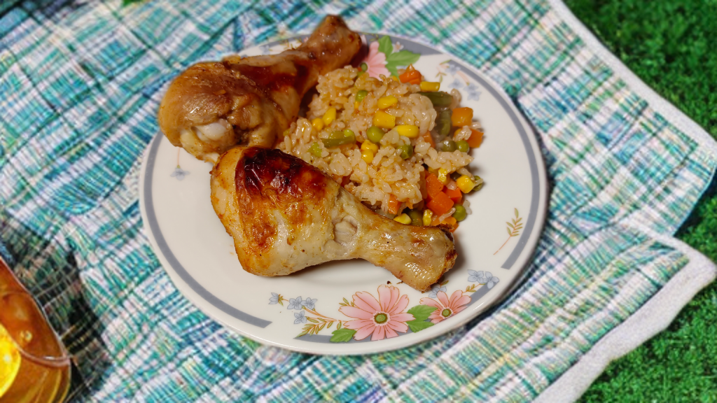 Легкий ужин в одну форму: курица с рисом и овощами