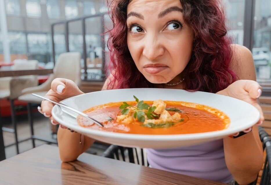 Когда острота превышает ожидаемое: курьезы с крем-супом в кафе