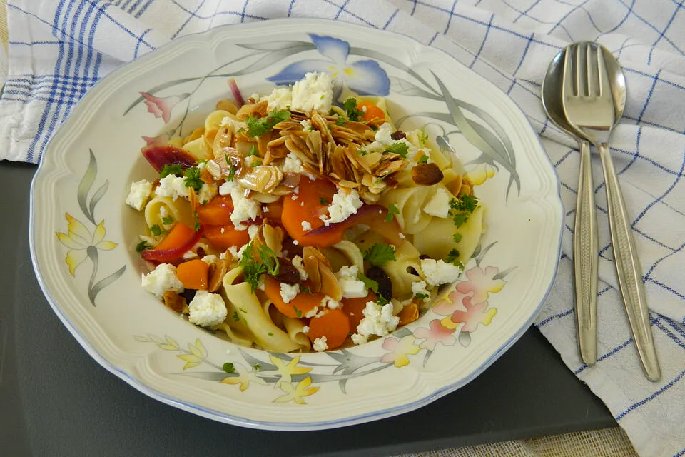 Необычная паста с морковью и соленым миндалем: яркое сочетание вкусов