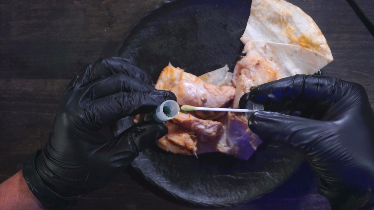 Лабораторное исследование готовой еды из Пятерочки: что скрывают сэндвичи и напитки?