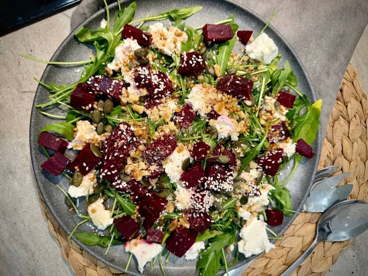 Яркий и Насыщенный: Салат с Свеклой, Грушей и Сыром