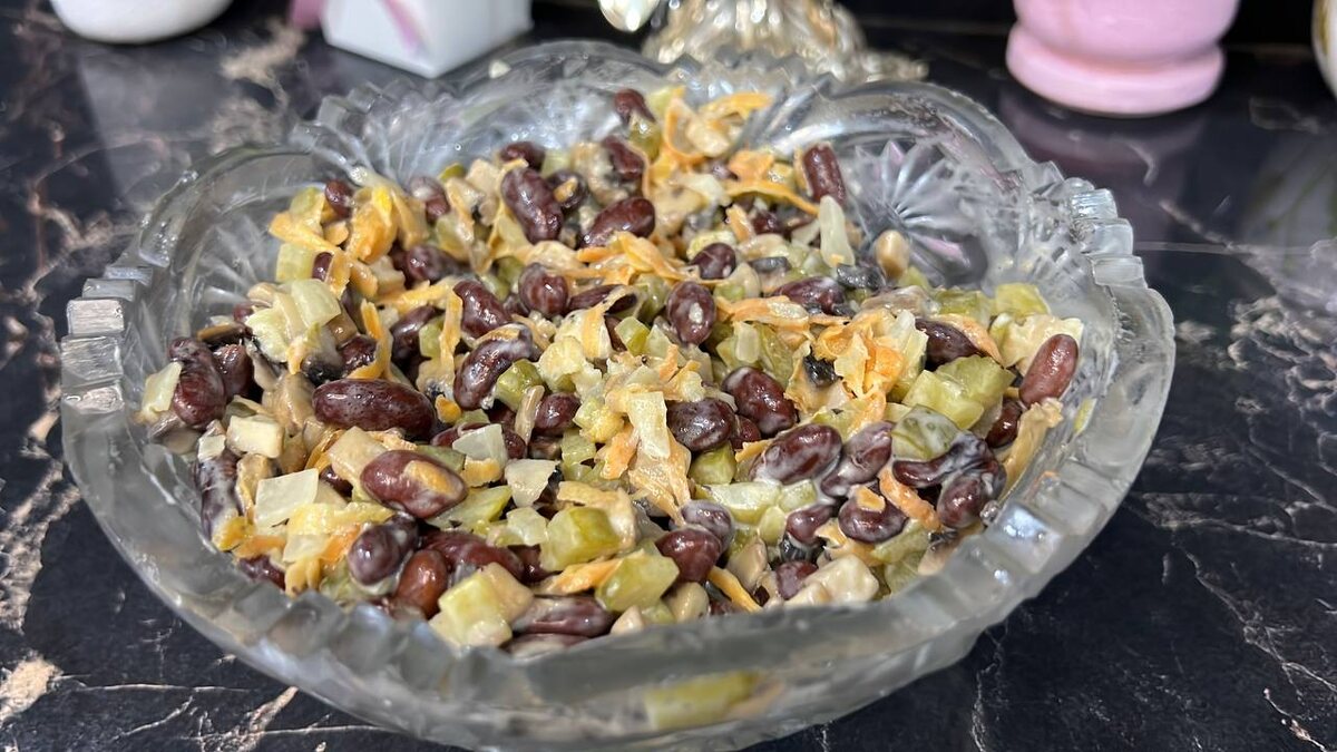 Простые и вкусные рецепты салатов для новогоднего стола 2026