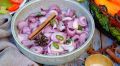 Как приготовить вкусный ферментированный пряный красный лук