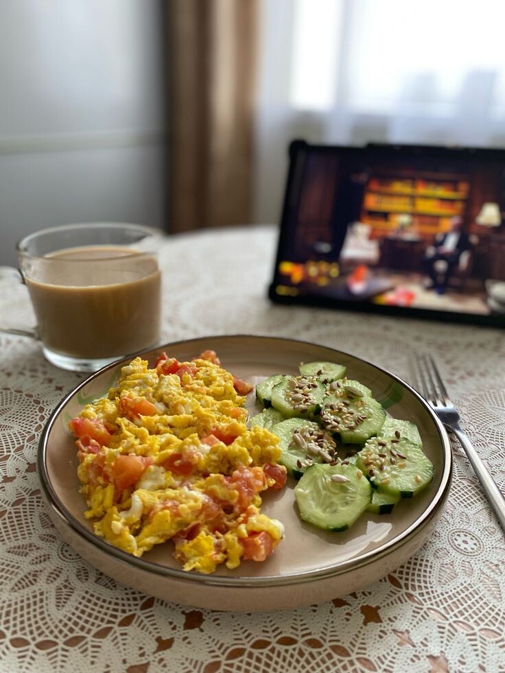 Утренние привычки, которые угнетает ваш день: чего стоит избегать на голодный желудок