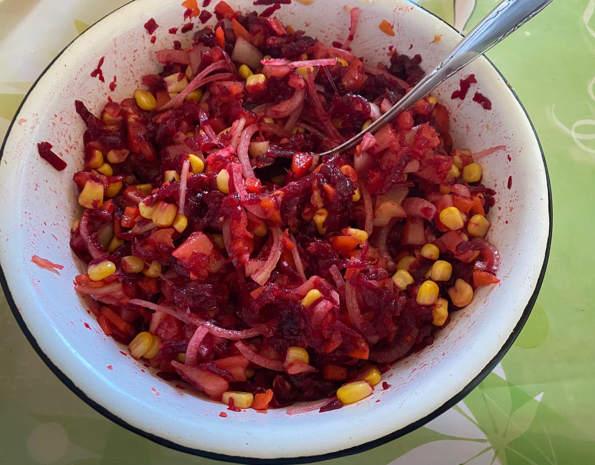 Как приготовить свежее и яркое блюдо из свеклы