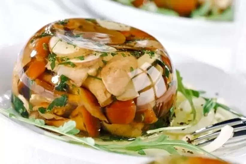 Как приготовить заливное из белых грибов: секреты вкусного блюда