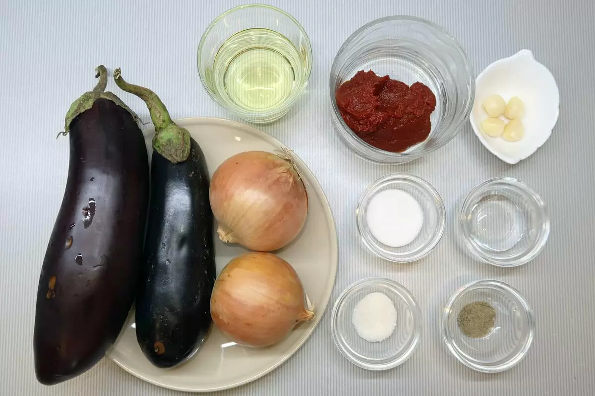 Идеальная закуска на зиму: рецепт икры из баклажанов