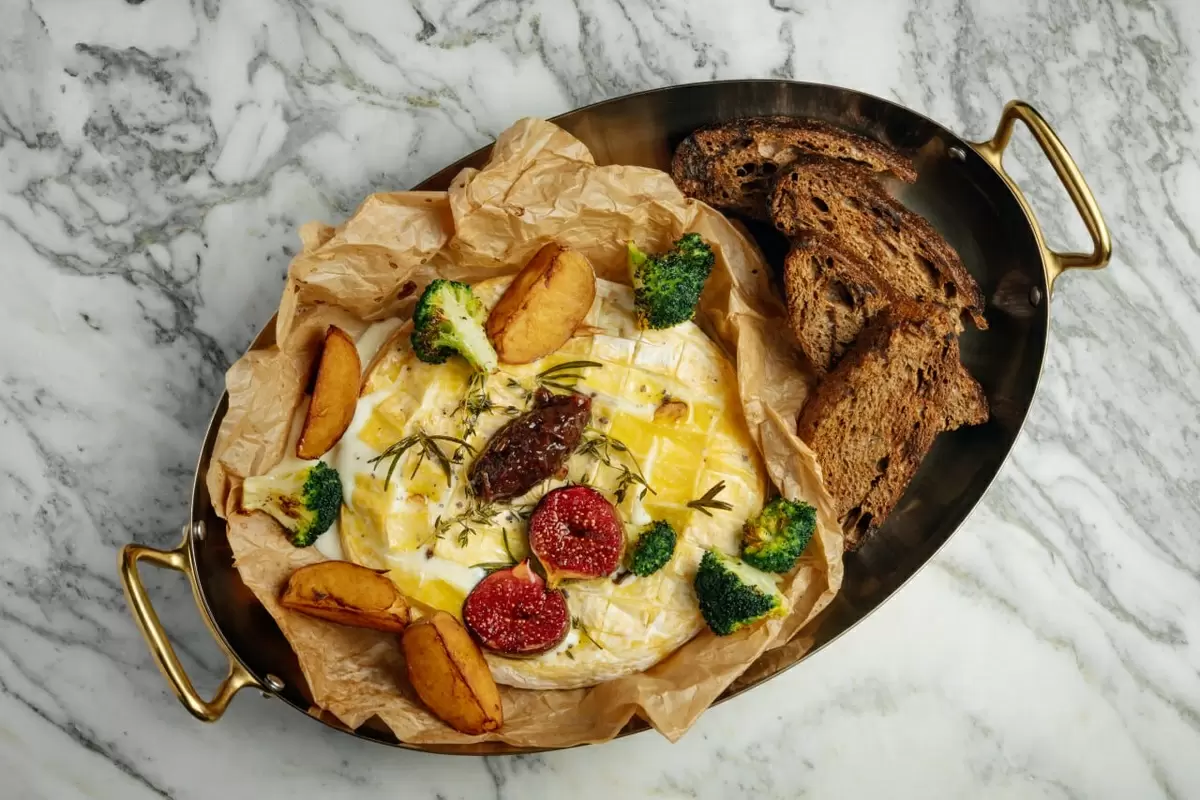 Сырный восторг: Magnum камамбер ждет своих ценителей в Urban Winery