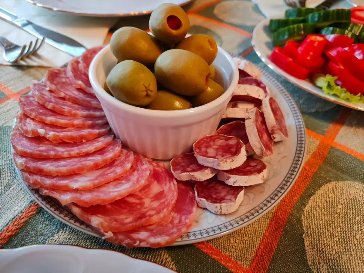 Праздничный стол мечты: как отмечался день рождения с изысканным меню