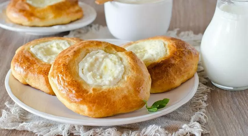Как приготовить идеальные ватрушки с творогом и дрожжевым тестом