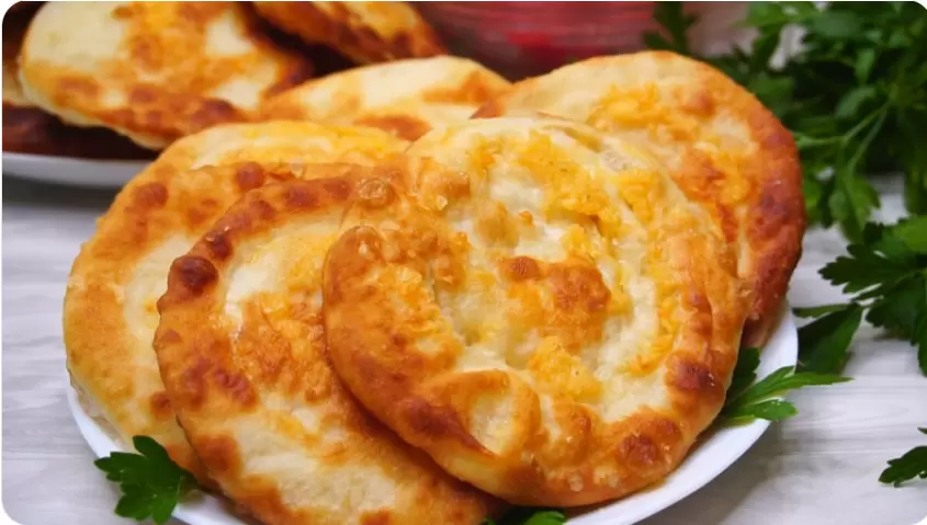 Сырные лепешки на кефире: идеальный перекус за 20 минут