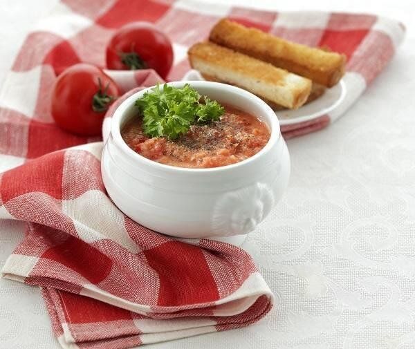 Летняя свежесть на вашем столе: 5 рецептов холодных супов