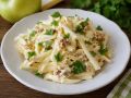 Салат с яблоками и сыром