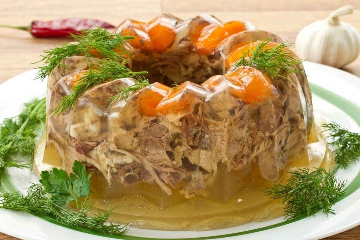 Как приготовить идеальный холодец из свиных ножек: пошаговый гид