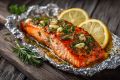 Простой и вкусный рецепт запеченной рыбы с чесноком и розмарином