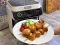 Куриные рулетики в беконе: сытное блюдо на скорую руку