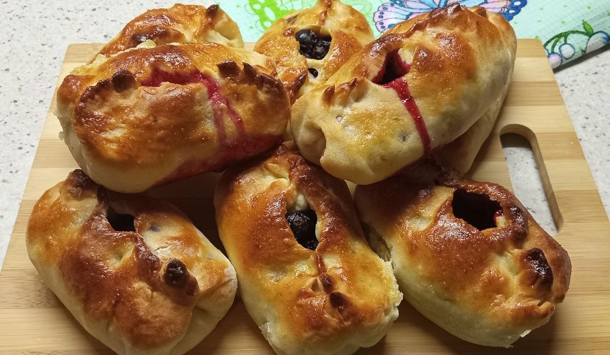 Пирожки с черной смородиной: вкусное решение для домашней выпечки