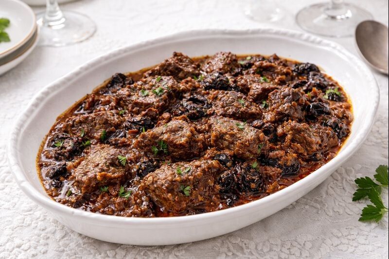 Тушёная говядина с черносливом: наслаждайтесь утончённым вкусом на каждом ужине