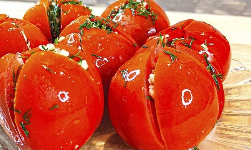 Фаршированные помидоры: быстрое и вкусное решение для закуски