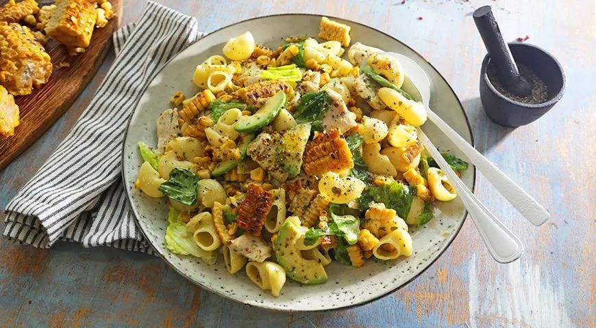 Сытная паста с курицей и кукурузой